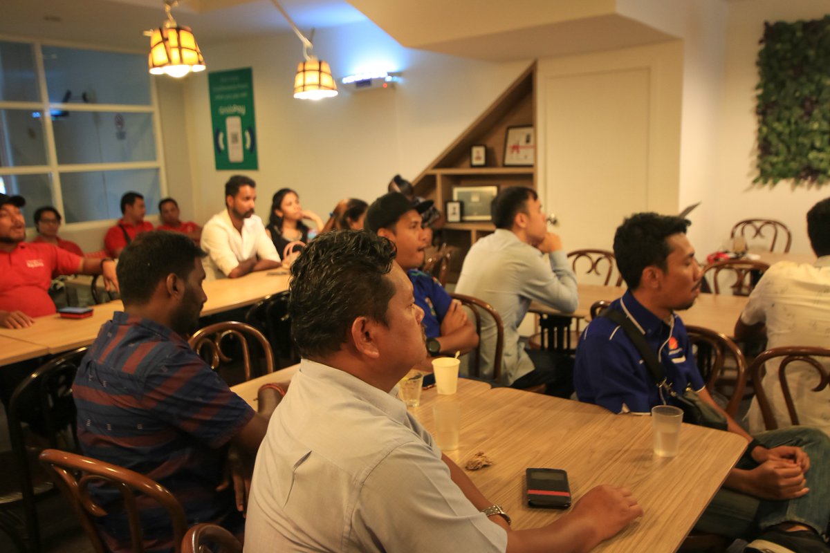 KaodimGroup's tweet photo. Our Malaysia Vendor Engagement team held a town hall for our vendors. The town hall is to help educate our new and existing vendors to fully utilise Kaodim’s platform to help them to increase their business opportunities.

Click here to find more https://t.co/eZKginuzvG https://t.co/0N9AcZBnDa