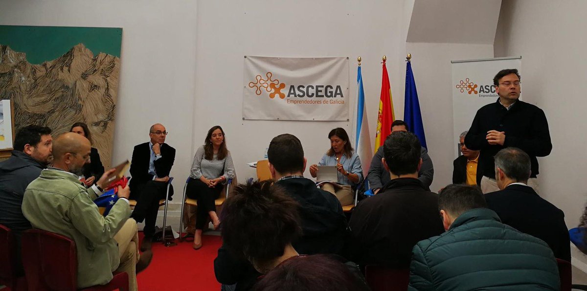 Empezamos o #Debate en @ASCEGA_Oficial para seguir dando a coñecer #ACoruñaQueQueres/❤️. 
Falemos da #Coruña e do seu futuro.
#EsquerdaÚtil 🌹