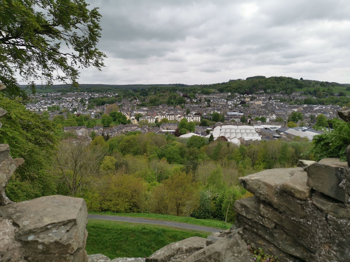 DeekaboutPYOP's tweet photo. Moody skies over #kendal, but that didn't stop us checking out the #castleruin #castle The views from up there across Kendal are gorgeous.
#deekaboutpyop #paintyourownpottery #craft #thelakes #staycation #thelakedistrict https://t.co/gOT4TV8W1Z