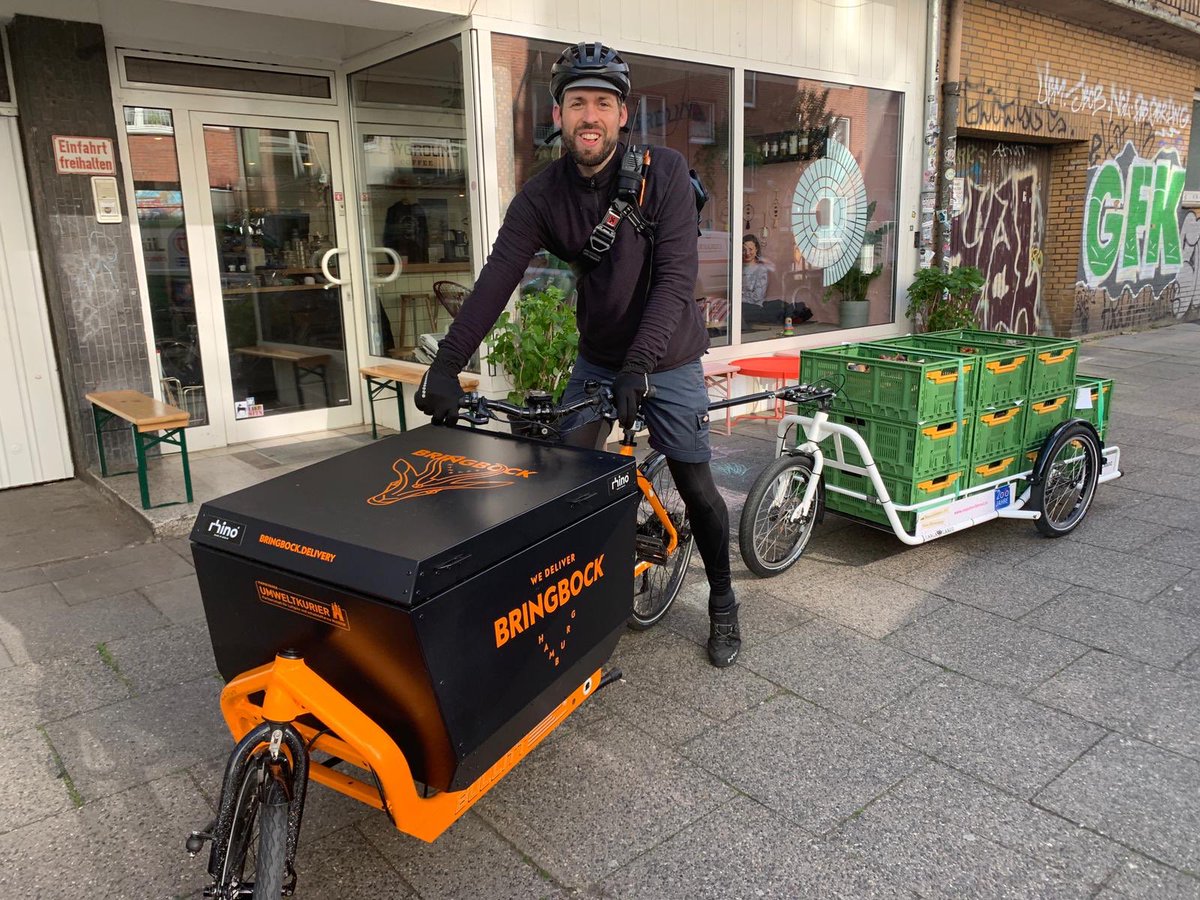 BRINGBOCK's tweet photo. BRINGBOCK bringt viele frische Früchte...
...in Büros, zu Ärzten, diverse Ladenlokale, etc.
Alle wollen mit einer Wochenration Vitaminen versorgt werden.
Und das beste: Wir liefern 100% emissionsfrei!
#BRINGBOCK
#FRÜCHTE
#TRANSPORT
#HAMBURG
#LARRYVSHARRY
#CARLACARGO
#AHOIVELO https://t.co/TLR2LGto1V