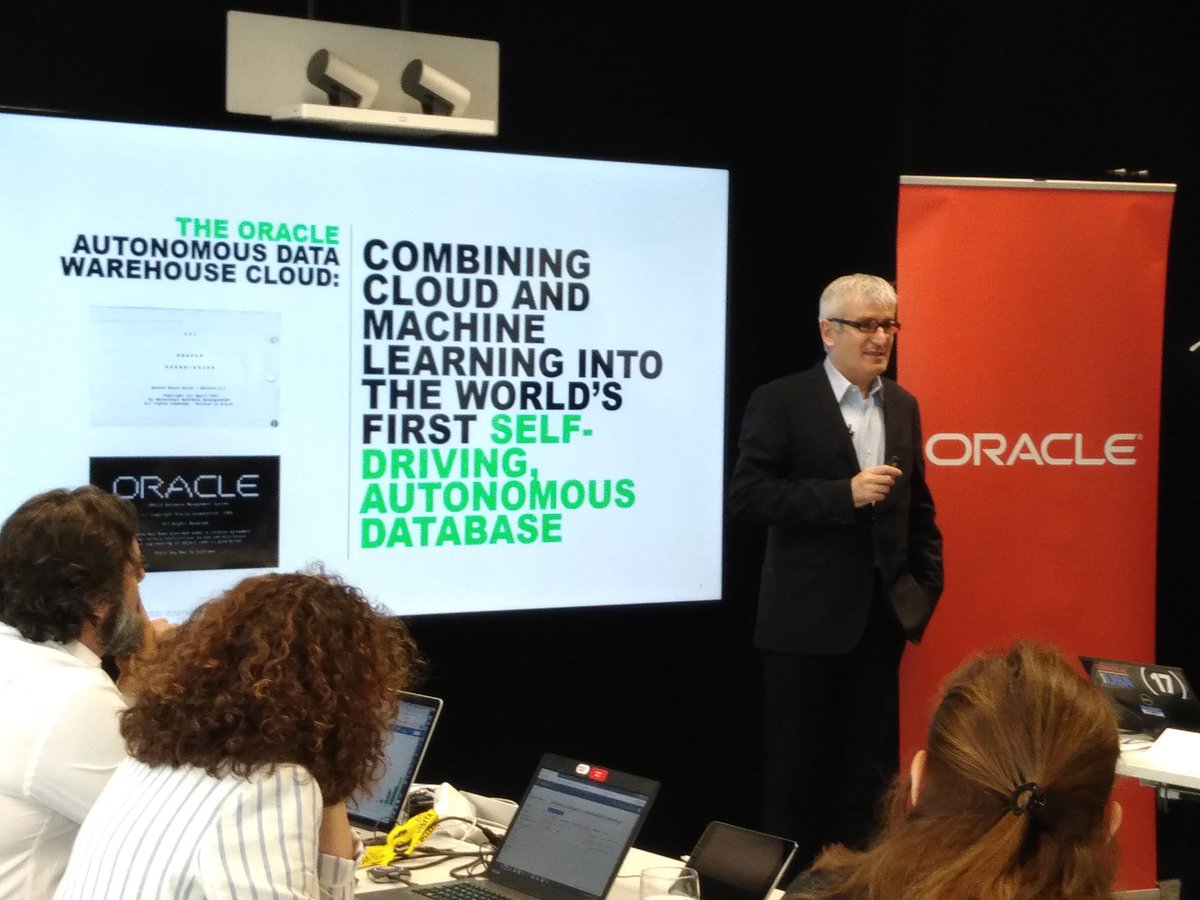 SSobradoP's tweet photo. Julian Dontcheff de Accenture, mostrando el potencial y rendimiento de Oracle Autonomous DB, en #liquidstudiomad con @AccentureSpain y @oracle_es https://t.co/8FBrr5JLGS
