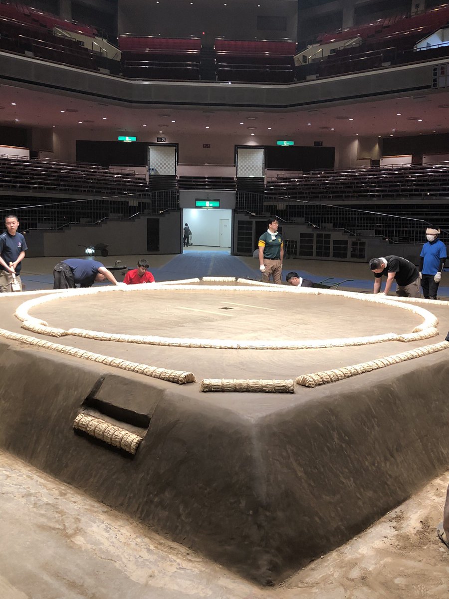 日本相撲協会公式 九州場所まで あと4日 土俵築 本日までの土俵 明日も土俵築が行われます Sumo 相撲 T Co Mjgllwmzhl Twitter