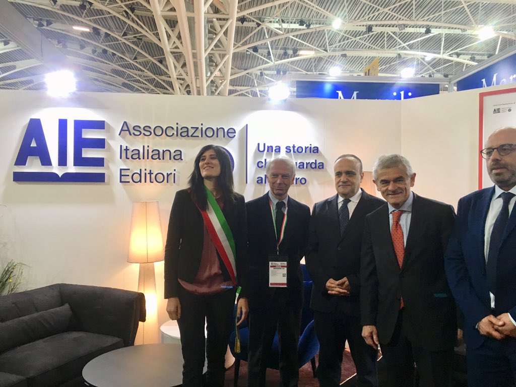 danielapoli's tweet photo. Una storia che guarda al futuro #AIE #150anni al #SalTo19 https://t.co/YGlbXvyHaY