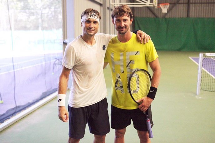 Tenista, compañero y sobre todo, amigo. GRACIAS @DavidFerrer87 por todos los momentos que nos has dado a los qué amamos este deporte tan bonito. Dejas un legado para la historia. Un gran ejemplo para todos. ¡Te vamos a echar mucho de menos! #GraciasFerru