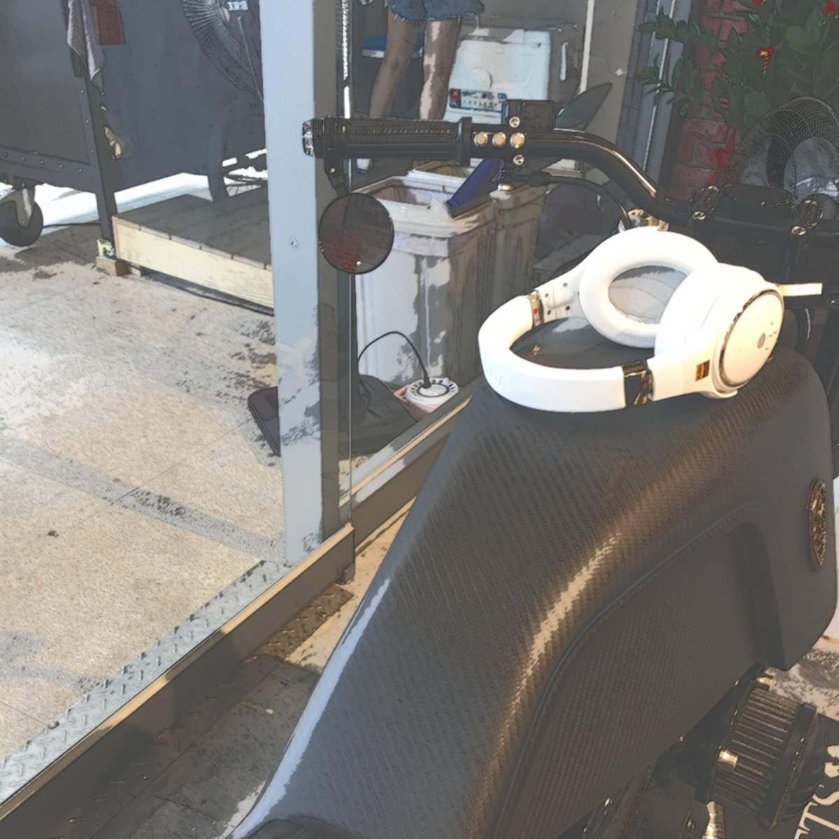 AudioVoza's tweet photo. https://t.co/yKDVIUJsRO @amazon 
Who wants to hitch a ride? #roadtrip #motorcycle  #headphones #AmazonPrime #music #countrymusic https://t.co/lLxwcxLn30