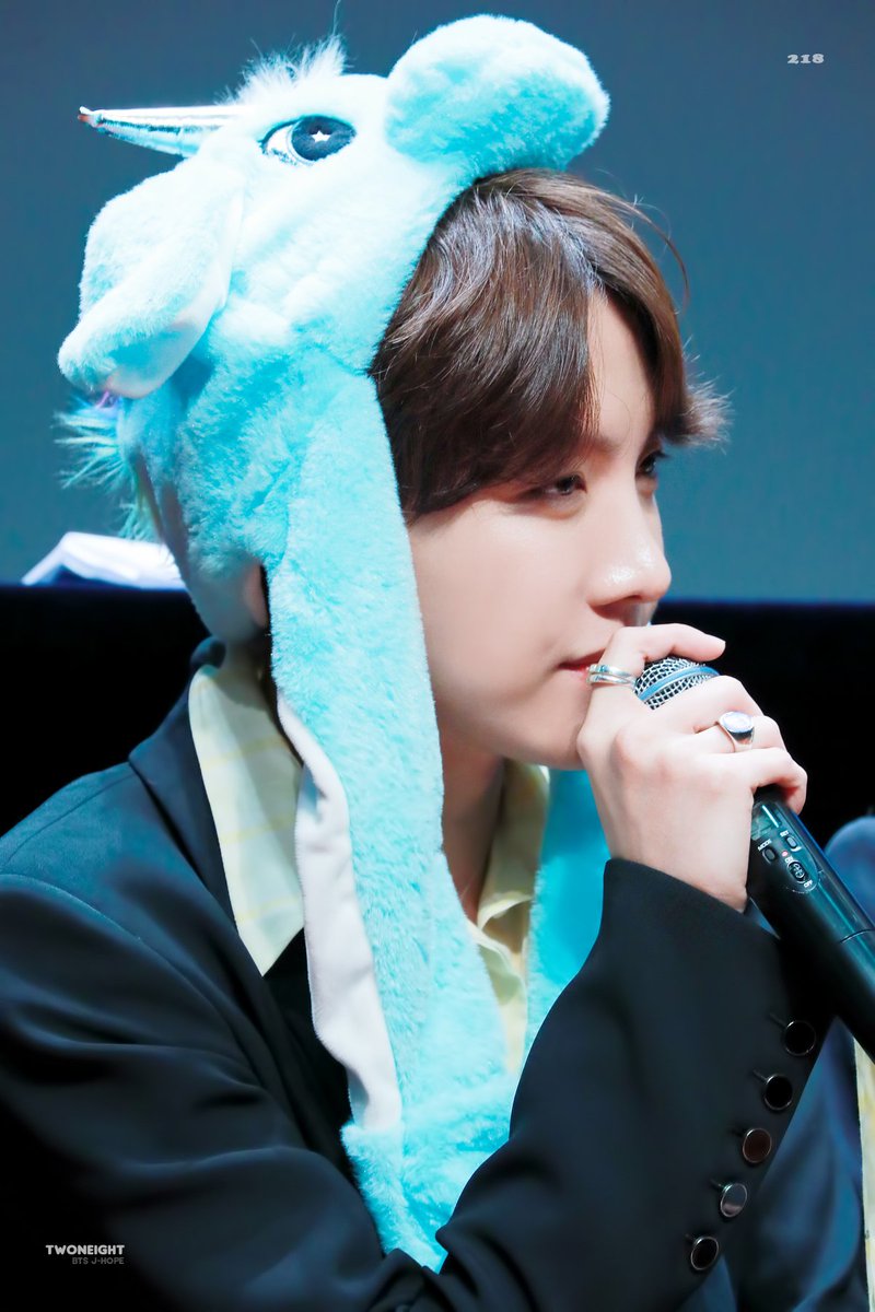 218_jhope's tweet photo. 190425 팬싸

🦄유니콘아 안뇽?

#제이홉 #호석 #ホソク
#jhope #BTS @BTS_twt https://t.co/XrCnNrBgff