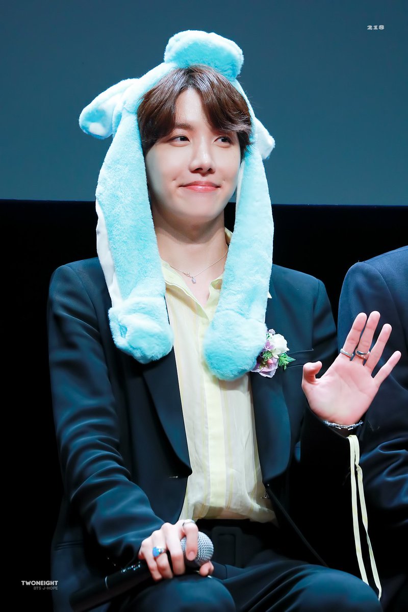 218_jhope's tweet photo. 190425 팬싸

🦄유니콘아 안뇽?

#제이홉 #호석 #ホソク
#jhope #BTS @BTS_twt https://t.co/XrCnNrBgff