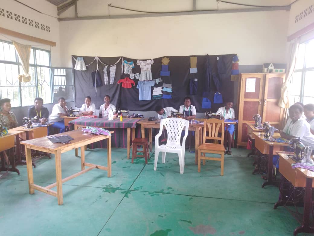 Rwanda_EDC's tweet photo. Educating youth is guaranteeing their future! Countless HDAK youth nationwide are undertaking vocational education programs and making a real difference in their lives and securing their tomorrow's hope! Thanks to @USAIDRwanda for making it happen! @EDCtweets https://t.co/fTP7nAscJS