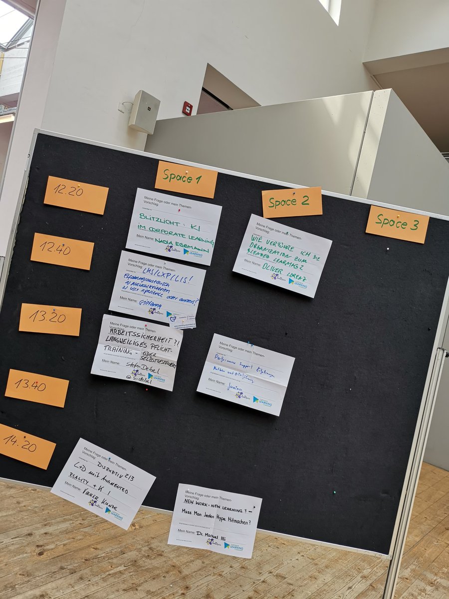 LnDproExpo's tweet photo. Das erste #BarCamp ist eröffnet 🤗 "Twitter als Lern-Booster" mit @KhPape - Den Sessionplan finden Sie im Foyer @colearn_de @CLchatDE #CLC19 #cl2025 #LnDproExpo https://t.co/seqU6TXlGS