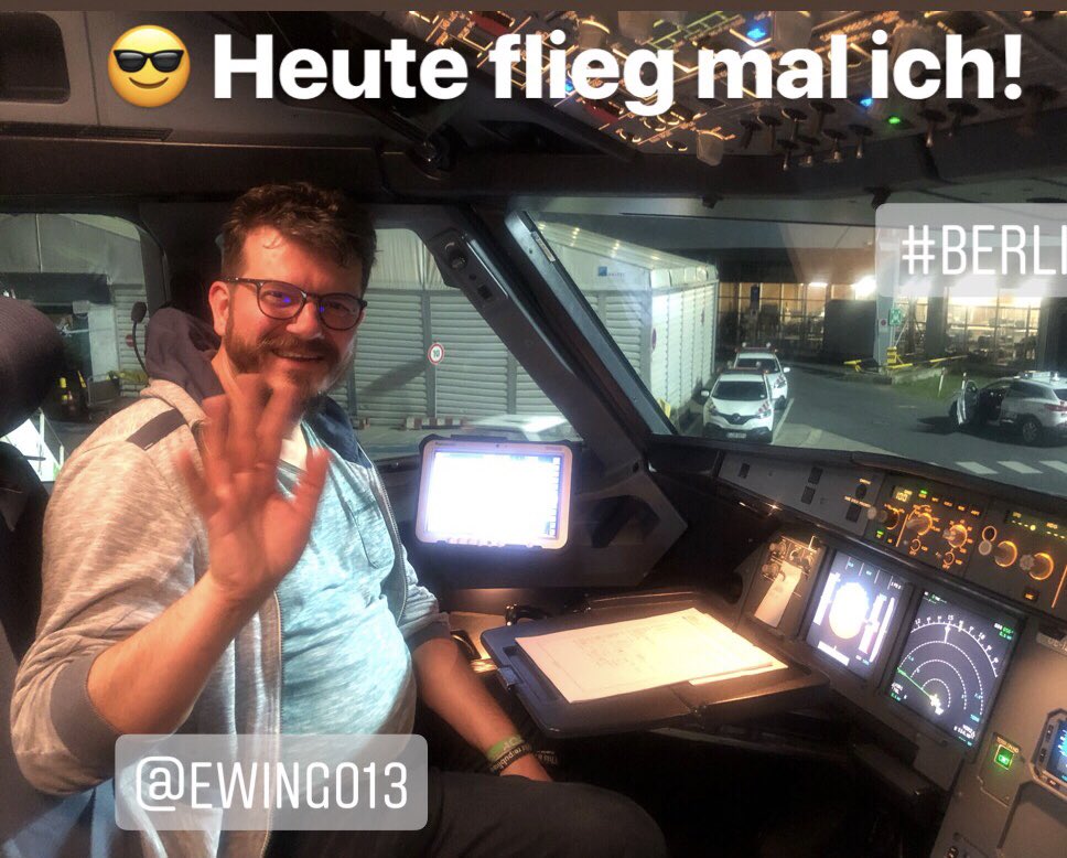 ewingo13's tweet photo. @UlrikeKatz @Astro_Alex @janwoerner Ja bin pünktlich am Fughafen angekommen. Nach 40 Minuten Verspätung, hatte ich keine Geduld mehr, da bin ich dann selber geflogen 👨✈️
#einfachmachen #FYOF #FlyYourOwnFlight #Rp19 🙃 https://t.co/CsaK1QxoQ3