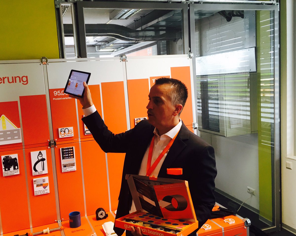 Vom Maschinenelement zur Low-Cost-#Automatisierung - Tobias Vogel, #igus, erklärt die Unternehmensentwicklung von 1965 bis heute #Industrie #kunststoffe #igus #vfv19 @igus_HQ