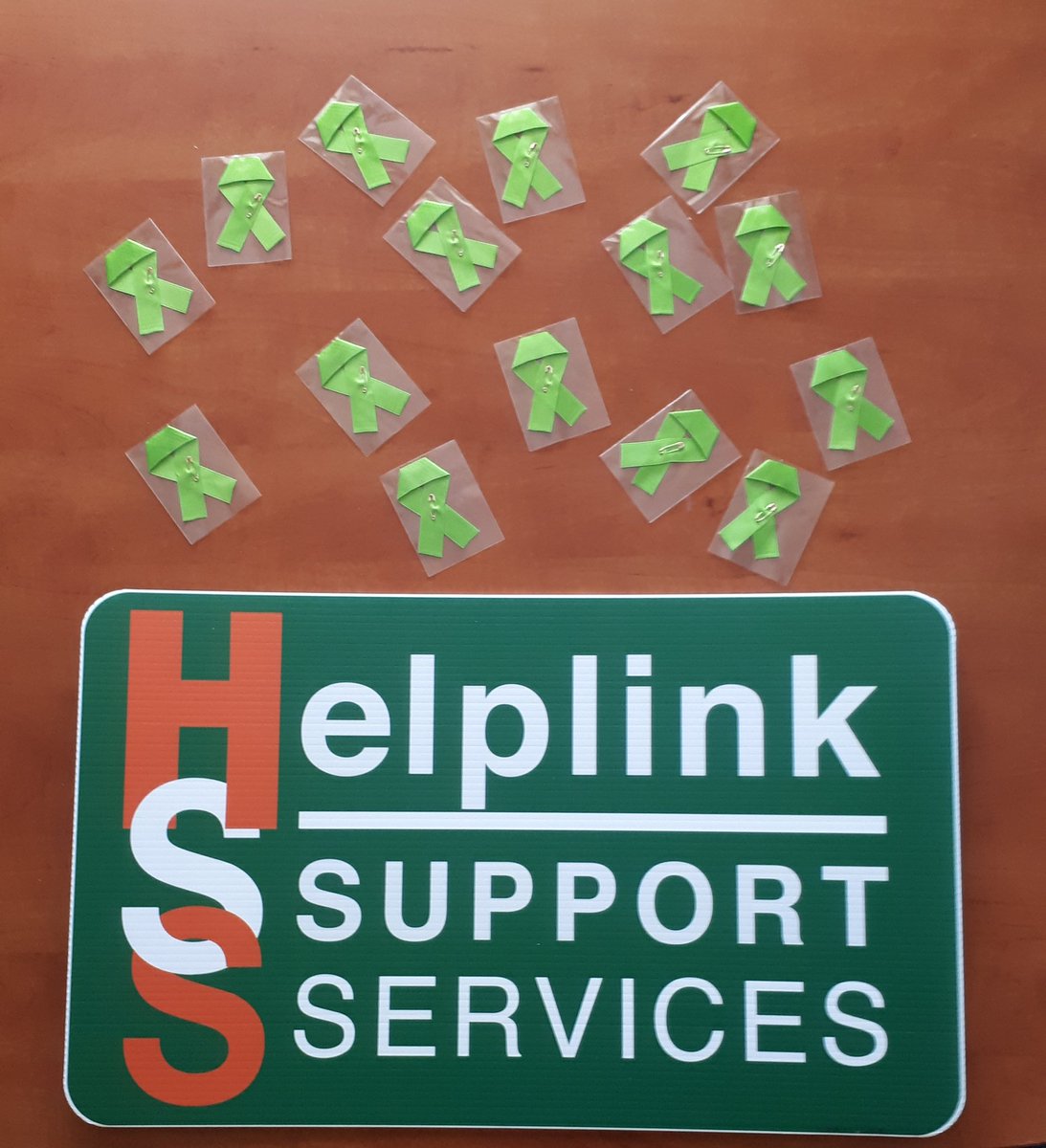 HelplinkMH's tweet image. We&apos;re backing the @GreenRibbonIRL campaign. You can get the ribbon for free in Boots, at train stations and many other places; including our offices! 

Let&apos;s end the stigma around mental health 👍🏻

#mentalhealth #GreenRibbonIRL #HelplinkSupport
