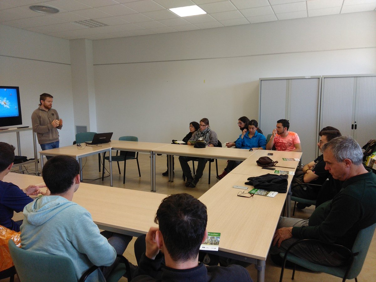 ctforestal's tweet photo. Hoy nos visita un grupo de estudiantes Grado #Ingeniero #forestal y MN de #ETSIAMN #UPV para conocer nuestra entidad y @ObsForestCAT , #ORGEST y plantaciones de #trufas, con @EdRojasBr https://t.co/9O8QdEMIiP