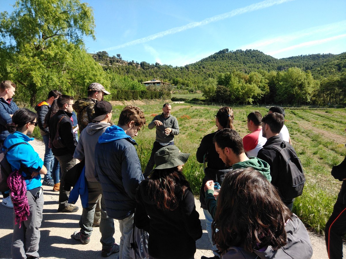ctforestal's tweet photo. Hoy nos visita un grupo de estudiantes Grado #Ingeniero #forestal y MN de #ETSIAMN #UPV para conocer nuestra entidad y @ObsForestCAT , #ORGEST y plantaciones de #trufas, con @EdRojasBr https://t.co/9O8QdEMIiP