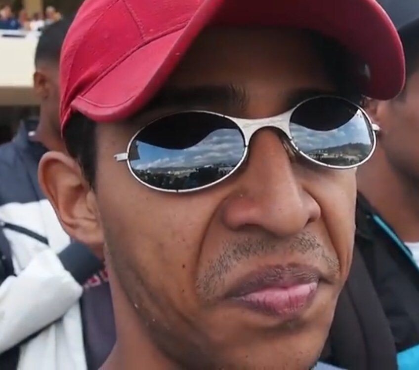 memesmongolicos's tweet photo. Cuando te habla una chama linda pero le jiede la boca a cebolla https://t.co/39RiN6GDJj