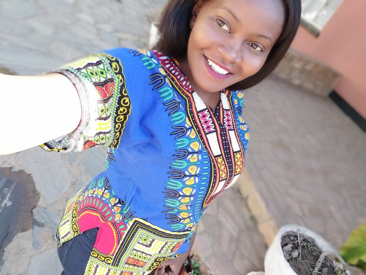 miss_tama's tweet photo. I am my favourite person 😍😍😍😍😊😊 😂#ThursdayGlow #Dashiki #Smile https://t.co/tAdmgCS218