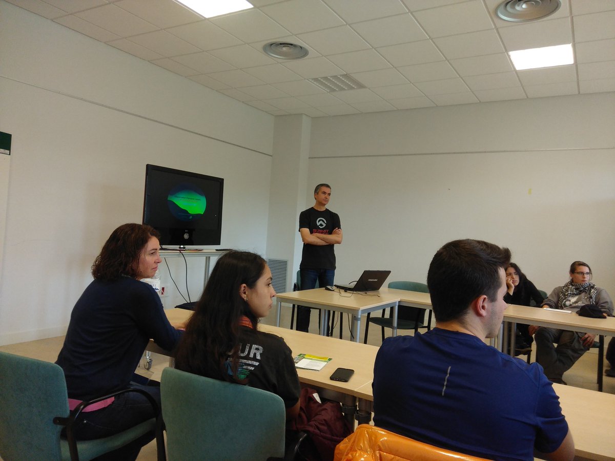 ctforestal's tweet photo. Hoy nos visita un grupo de estudiantes Grado #Ingeniero #forestal y MN de #ETSIAMN #UPV para conocer nuestra entidad y @ObsForestCAT , #ORGEST y plantaciones de #trufas, con @EdRojasBr https://t.co/9O8QdEMIiP