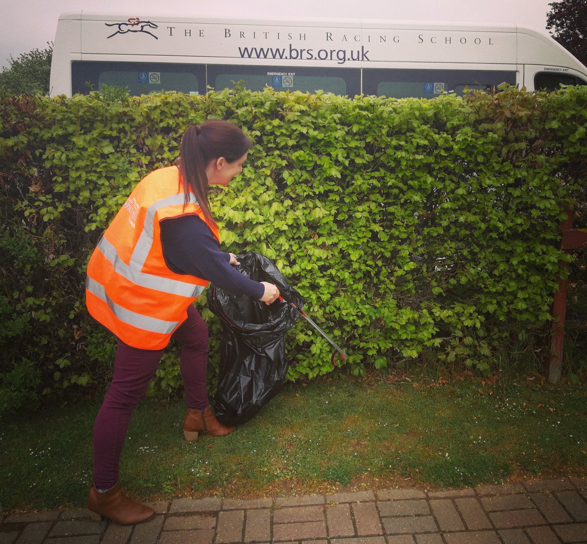 We're joining forces with <a href="/TheJockeyClub/">The Jockey Club</a> &amp; some Newmarket trainers for a giant LITTER PICK. 
If you're Newmarket based please look out for us between 1-3pm.

This is part of <a href="/RacingTogether/">Racing Together</a> Community Day 

#britishracingschool #litterpick #racingtogether  #RTCommunityDay