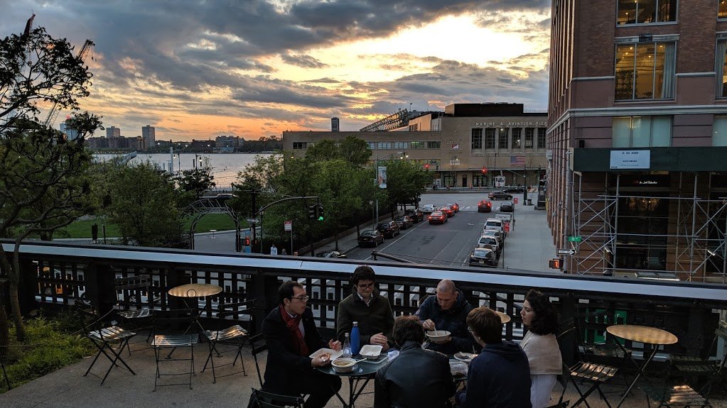 <a href="/0verflo/">Florian Benejean</a> <a href="/AlexandraGPoint/">Alexandra GP</a> <a href="/EricSchles/">Eric Schles</a> <a href="/Matt_Dejardins/">Matthieu Dejardins</a> 👍Fin de la journée en douceur avec un passage gourmand par Chelsea Market et un dîner sur la High Line au coucher du soleil avec vue sur la Hudson River 😍

Une journée au top avec nos participants ! ❤️
#LexHubNYC