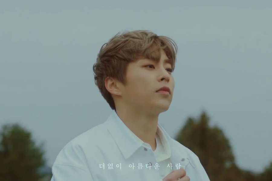 soompi's tweet photo. WATCH: #EXO’s #Xiumin Thanks “You” For Giving Him Strength In New MV https://t.co/FUXlnu0NCL https://t.co/Z4wNeSvi3o