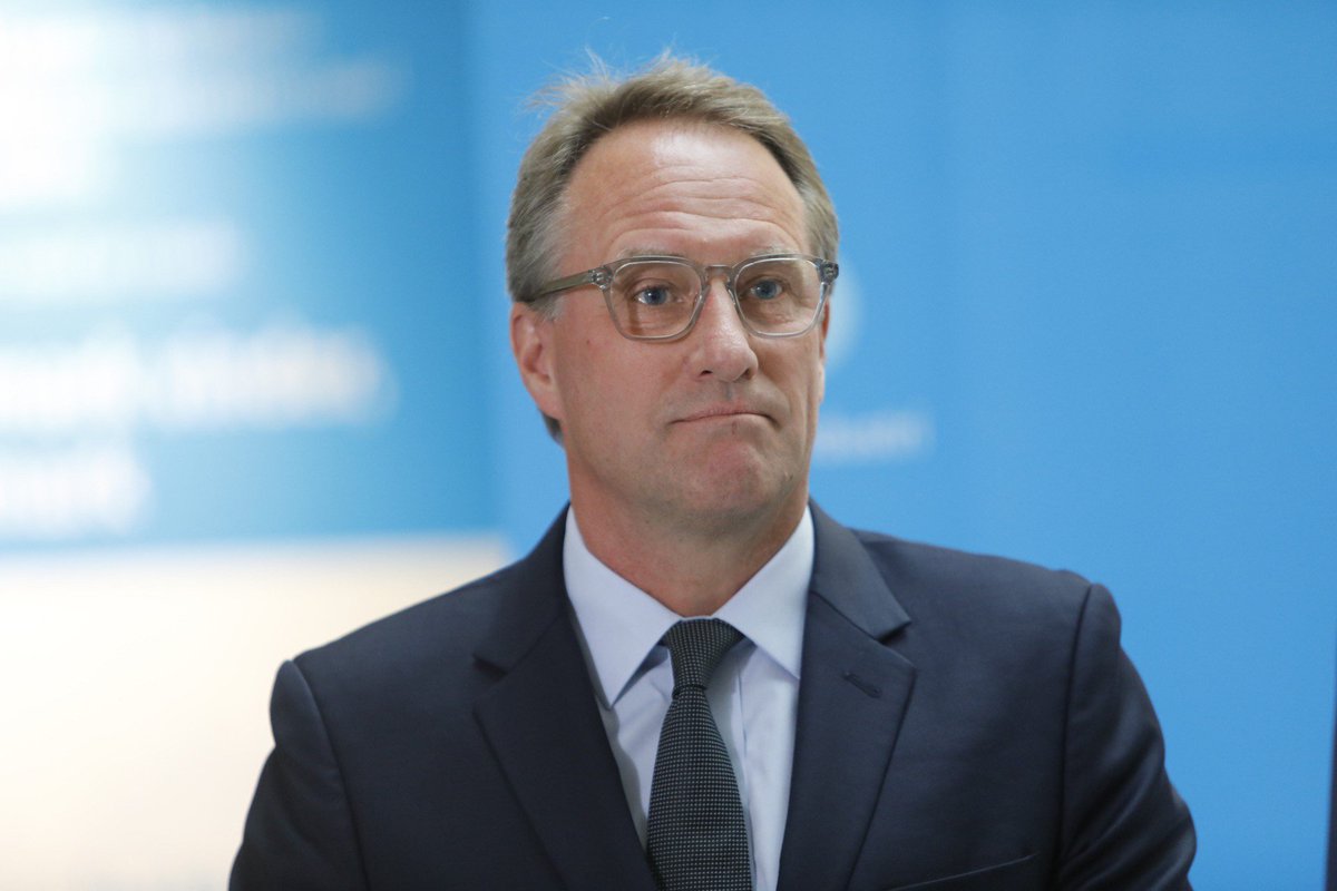 DanskIndustri's tweet image. Ny adm. direktør i @DanskIndustri er Lars Sandahl Sørensen, der kommer fra stillingen som koncerndirektør i @SAS. "Jeg glæder mig til at skabe endnu større forståelse for, hvad der skal til, for at styrke #dkbiz og vores velfærdssamfund." danskindustri.dk/di-business/ar… 📷Thomas Arnbo