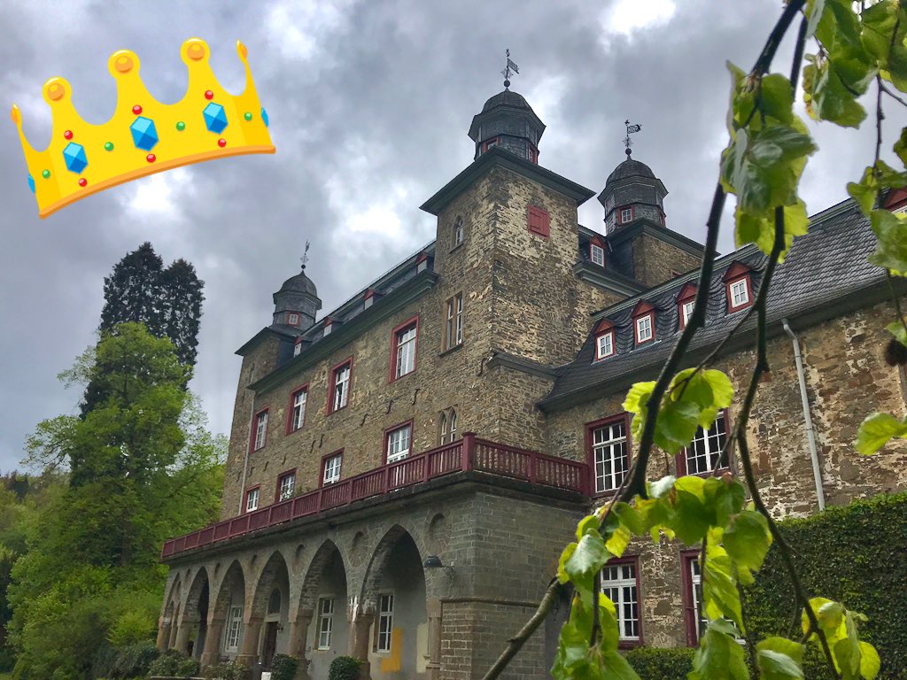 guido_karl's tweet photo. Heute ist der zweite Tag im Schloss #Gimborn, Social Media für Einsteiger bei typischem Wetter! @IBZGimborn https://t.co/KOHmbEuLX8