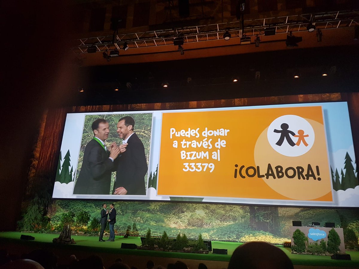 fundinocente's tweet photo. Gracias @SalesforceES  por invitarnos a contar nuestra experiencia en el #BasecampMAD compartimos este gran momento en el que José Velasco, nuestro presidente, pone nuestro pin a @arseotero https://t.co/i1EUK0zuOq