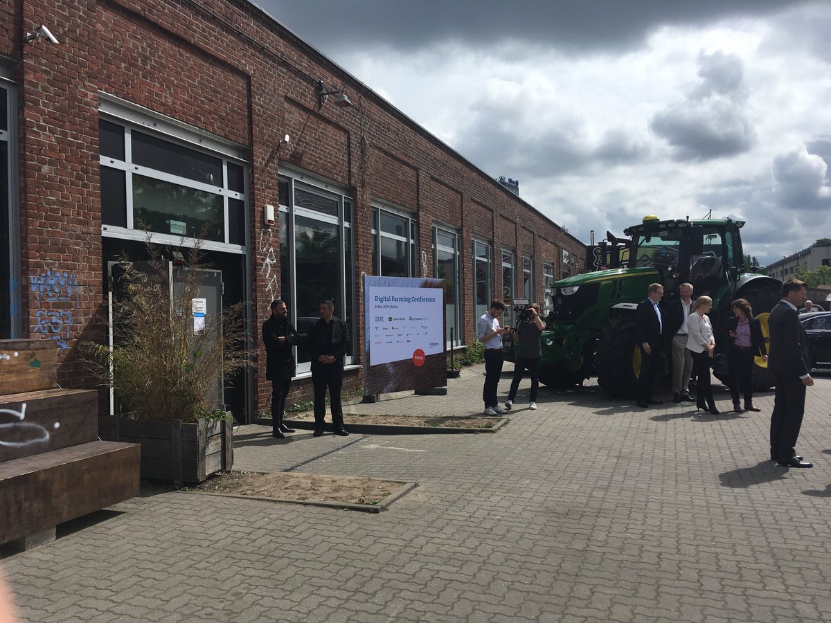 sta_zwitschert's tweet photo. Heute mal nicht zum Tanzen im @Festsaal sondern beruflich bei der #digitalFarmingConference von @Bitkom_Farming #Landwirtschaft #Berlinatitsbest https://t.co/to253NgiPc