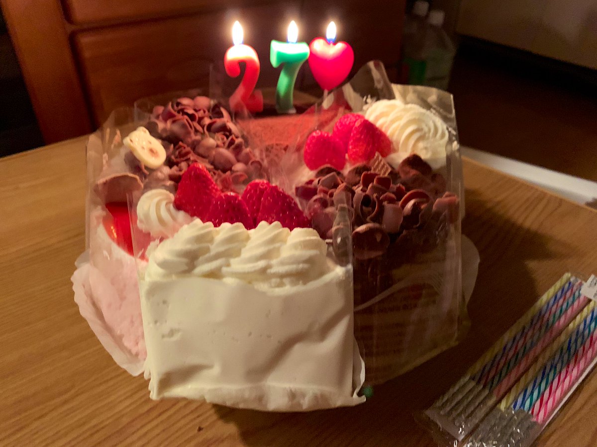 りゅんかー 彼女の誕生日いいいいいいいいいいいいいいいいいいいいい 前日に ホールがいい バラがいい と聞いたところ 色々な ケーキが食べたいって言ったので いっぱい買って並べたわ プレゼントは雑包装奴 りゅんかー 彼女の誕生日いいいいいいいいいいいいいいいいいいいいい 前日に ホールがいい バラがいい と聞いたところ 色々な ケーキが食べたいって言ったので いっぱい買って並べたわ プレゼントは雑包装奴
