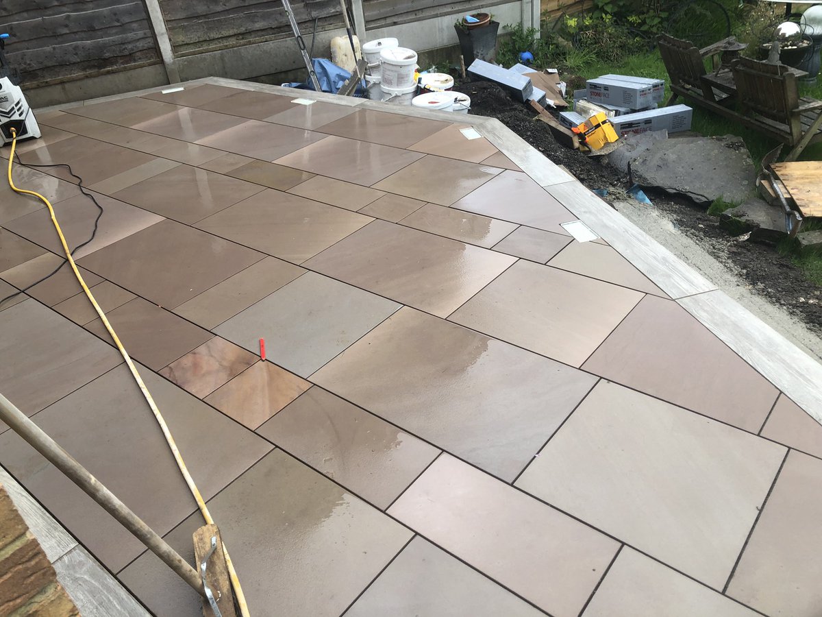 manorprestige's tweet photo. Cleaning off ready to use the new marshalls jointing compound @WriggersK @jcclassicpaving @dazsmith2580 @BrockstoneEst99 @pbsignature @Walker_L_and_D @JohnGardenTLC @StonecraftLtd @BigdigYoung @sm74w @beesleys1 @dhmidm @MarshallsReg https://t.co/xVwxEfOvs0