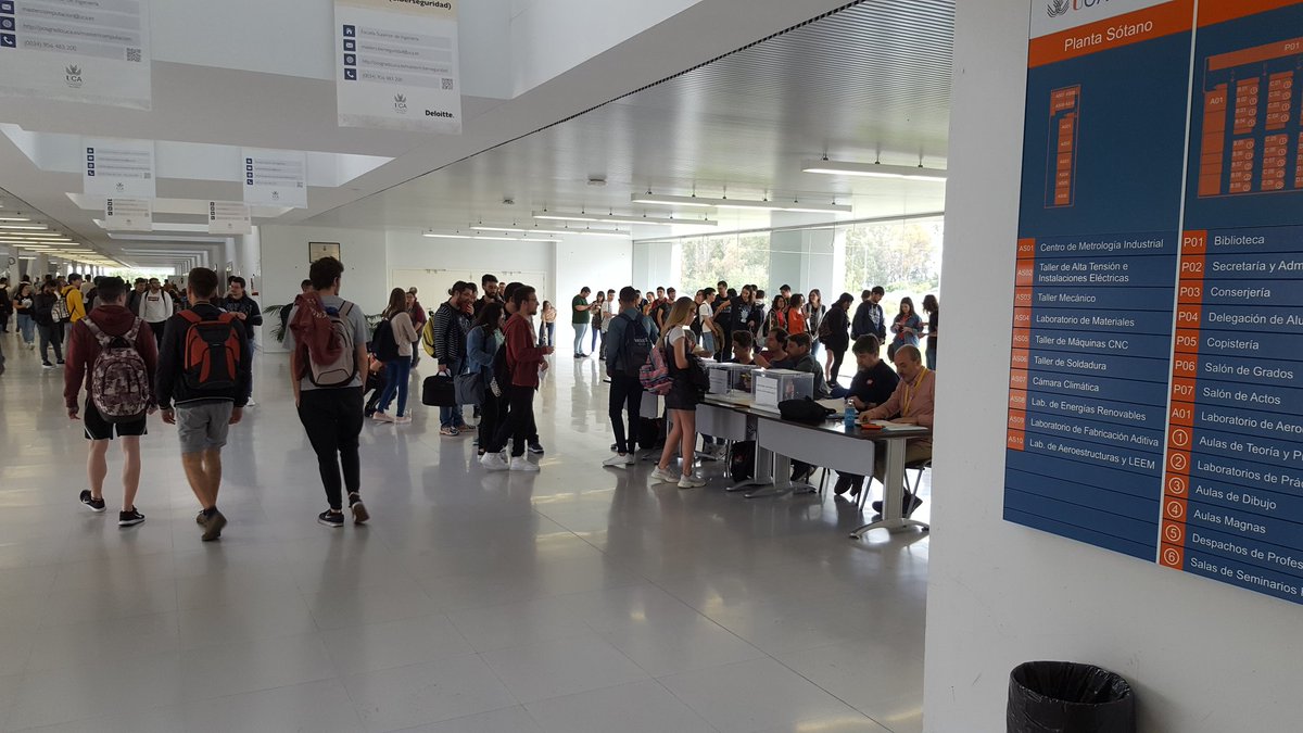 abalderico's tweet photo. Corte de clase para votar y los estudiantes de la @esingenieriauca participando de forma masiva en las #EleccionesUCA a Rector de la @univcadiz 👍 https://t.co/nIDuj7KfBC
