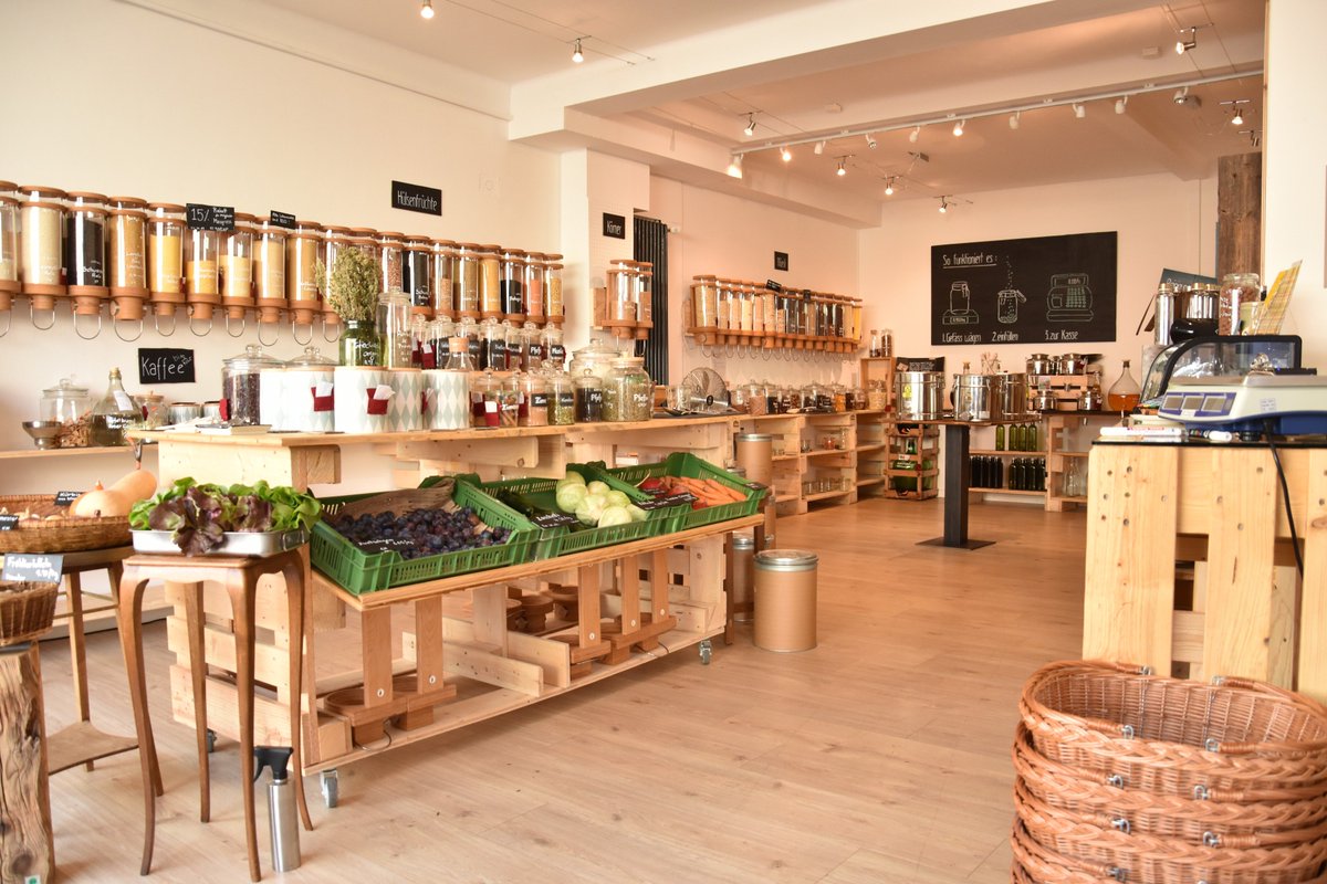 TheZeroWasteNet's tweet photo. In love with this #zerowastestore 💚 This is bare Ware in Switzerland. 
#shopenvy !!

#zerowasteshop #zerowaste #plasticfree #ecofriendly #Sustainability #sustainable #environmentallyfriendly https://t.co/caXE9uKcj1