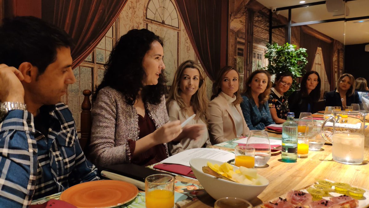 execyl's tweet photo. Excelente Desayuno Directivo con 4 mujeres líderes en #CyL. 

Abordamos sus trayectorias, retos a los que se han enfrentado, visión del estado de sus respectivos sectores en nuestra región y el papel de la mujer en puestos de alta dirección.

#Talento #Liderazgo #Femenino #EXECyL https://t.co/h5WiJdllIv