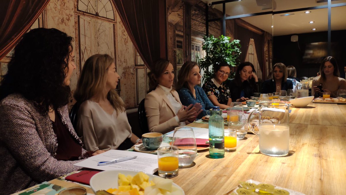 execyl's tweet photo. Excelente Desayuno Directivo con 4 mujeres líderes en #CyL. 

Abordamos sus trayectorias, retos a los que se han enfrentado, visión del estado de sus respectivos sectores en nuestra región y el papel de la mujer en puestos de alta dirección.

#Talento #Liderazgo #Femenino #EXECyL https://t.co/h5WiJdllIv