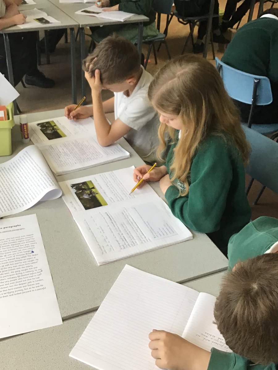 5Sycamore's tweet photo. Year 5 working hard in English this morning, organising paragraphs.
#grammar  #english #paragraphs #successfulstudents https://t.co/qUBCtjHXNv