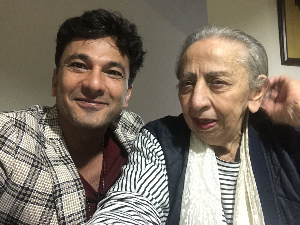TheVikasKhanna's tweet photo. Mrs. Sabarwal was one of my 1st employers in NY
I used to cook &amp; clean her apt 20 yrs ago
My “Guest of Honor” @ New York Premiere of #TheLastColor - Mother’s Day
U have to remember who was holding your hand when you were at the lowest in your life. Only-they-matter. 💗
#nyiff2019 https://t.co/MTECAdXLf5