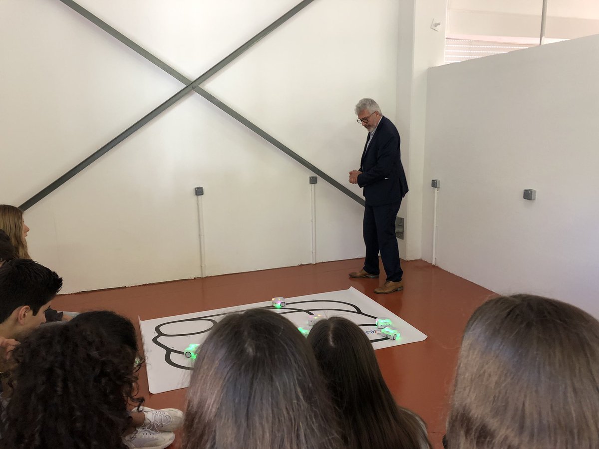 CollegeBertone's tweet photo. Atelier programmation dans la Fabecole06 pour les 3D @DANE_acNice https://t.co/2fhlim5ciE