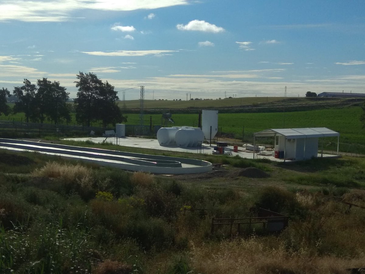 Water2REturn's tweet photo. 👩‍🏭👷‍♂️🚧 Non-stop works at #MataderodelSur! The installation of #Water2REturn system continues, step by step, in @AlgEnTech's algae line, @bioazul_spain's water line and common work spaces. We are really looking forward to seeing it ready! 💧🐮♻️🌱 https://t.co/8feaMWAPoB