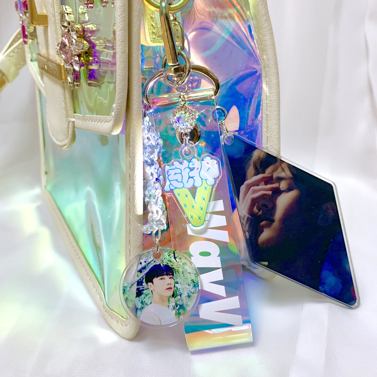 AshBit10's tweet photo. WayV_’Take Off – The 1st Mini Album’ 발매를 축하기위해 ✨WayV_KUN_TEN_Keyring✨#스밍이벤트 를 진행합니다🎉

5월 16일에 RT해주시분들 중 한 분을 뽑아 따로 QQ뮤직 Take Off 스밍 50회 이상 인증 받겠습니다🤩

스밍 인증 가능하신 분들만 알티해주세요‼️

#WayV #WeiShenV #威神V https://t.co/C9URANsBwI