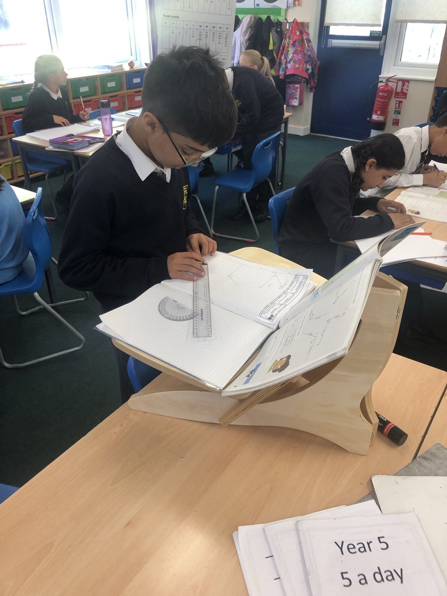 SloughPH's tweet image. Check out the students from @MontemPrimary who are leading by example and by using the standing desk provided by our @activemovement_ programme! 
Getting healthy for life 
#SitLess #StandMore #MoveMore #LiveLonger