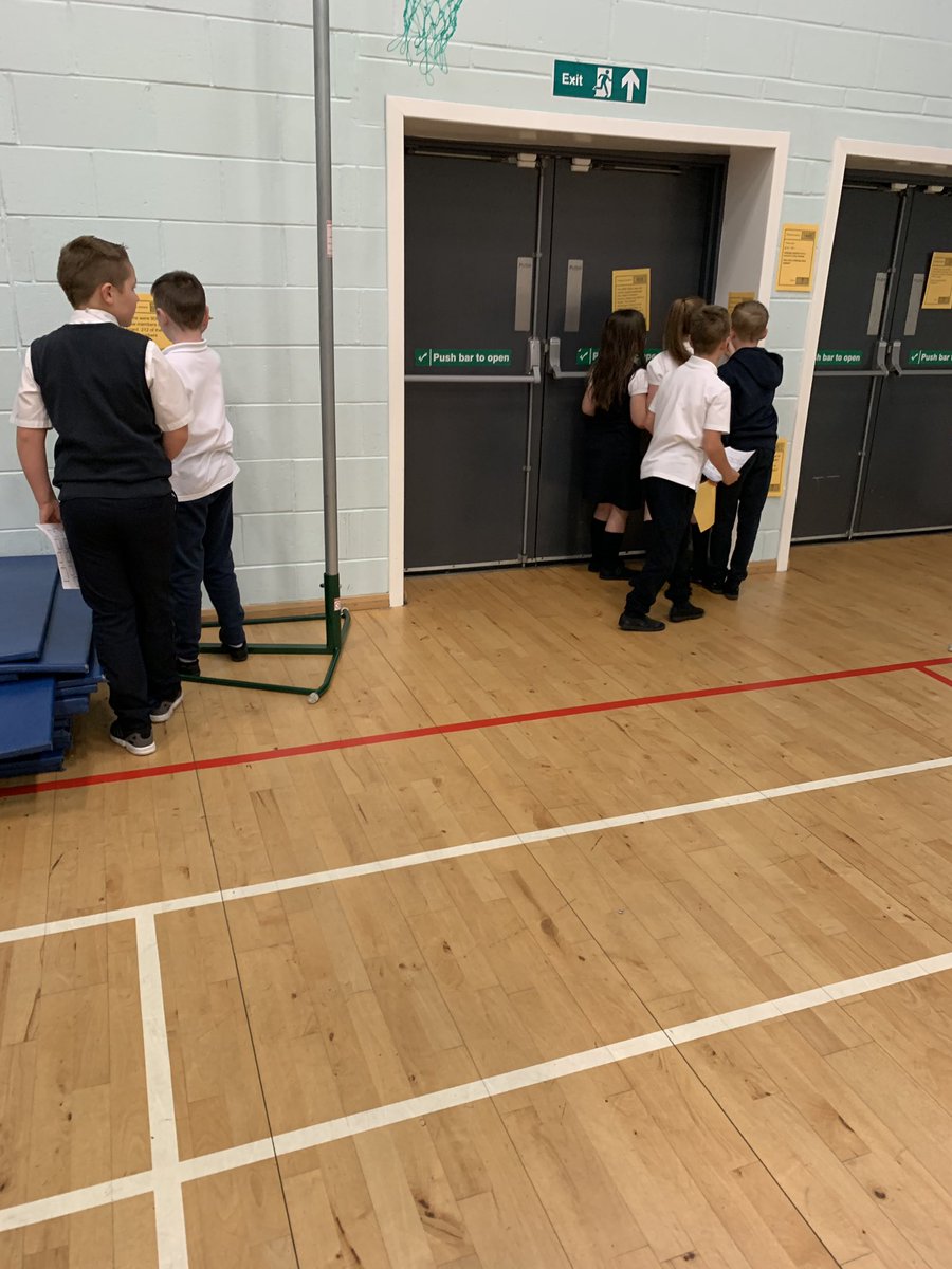 UGS_Numeracy's tweet image. Today we are at @TannochsidePS for a Titanic STEM &amp;amp; Numeracy project! Here are some of our action shots from the treasure hunt! #STEM #NumeracyNews