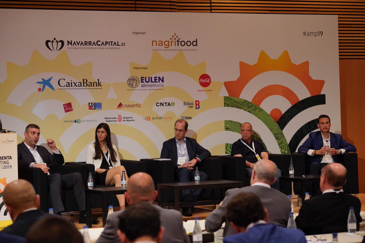NavarraCapital's tweet photo. Mesa redonda sobre la evolución del sector #agroalimentario hacia las fábricas 4.0. Intervienen #JavierGarcíaLasheras (#GLResearch), #AnaMonreal y #CarlosAchaerandio (#SmartLeanSolutions), #MikelArbeloa (#3DBide) y #RubénMartínez (@ASTIMRobotics). #AMP19 https://t.co/8ksCRQ5lnk