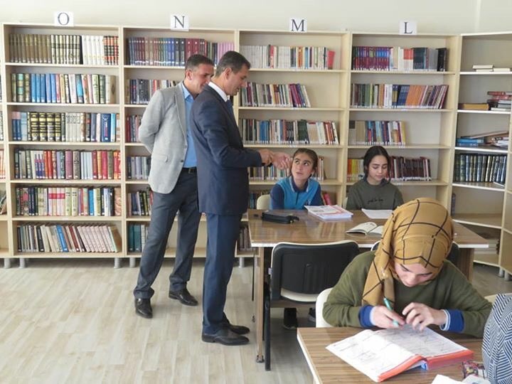 midyatilcemem's tweet photo. Okul Ziyaretleri Devam Ediyor
İlçe Milli Eğitim Müdürümüz Abdulkadir Altay, #Midyat Anadolu #İmam #Hatip #Lisesini ziyaret etti. Öğrenci ve öğretmenler ile bir araya geldi. Başarılar diledi. @ziyaselcuk @yakup1219 @haldehs https://t.co/HGvZQBFVdt