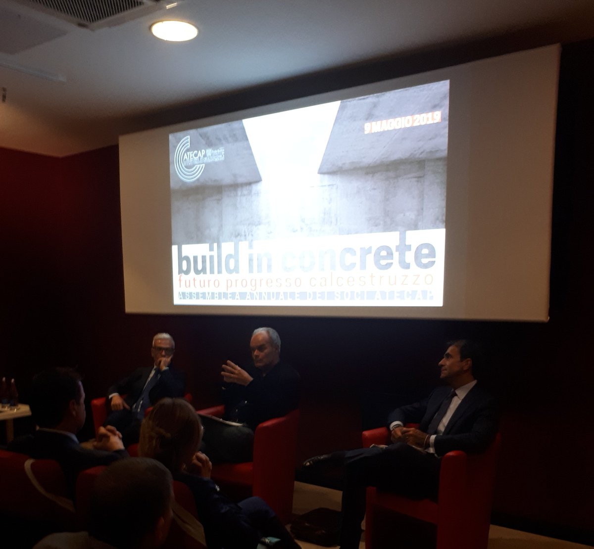 atecap's tweet photo. Prof. Francesco Biasioli, segretario generale @ERMCO_EU, parla del ruolo crescente della #digitalizzazione nella progettazione e per il materiale #calcestruzzo, all'#assemblea2019 #atecap https://t.co/IKsE7UY8iJ
