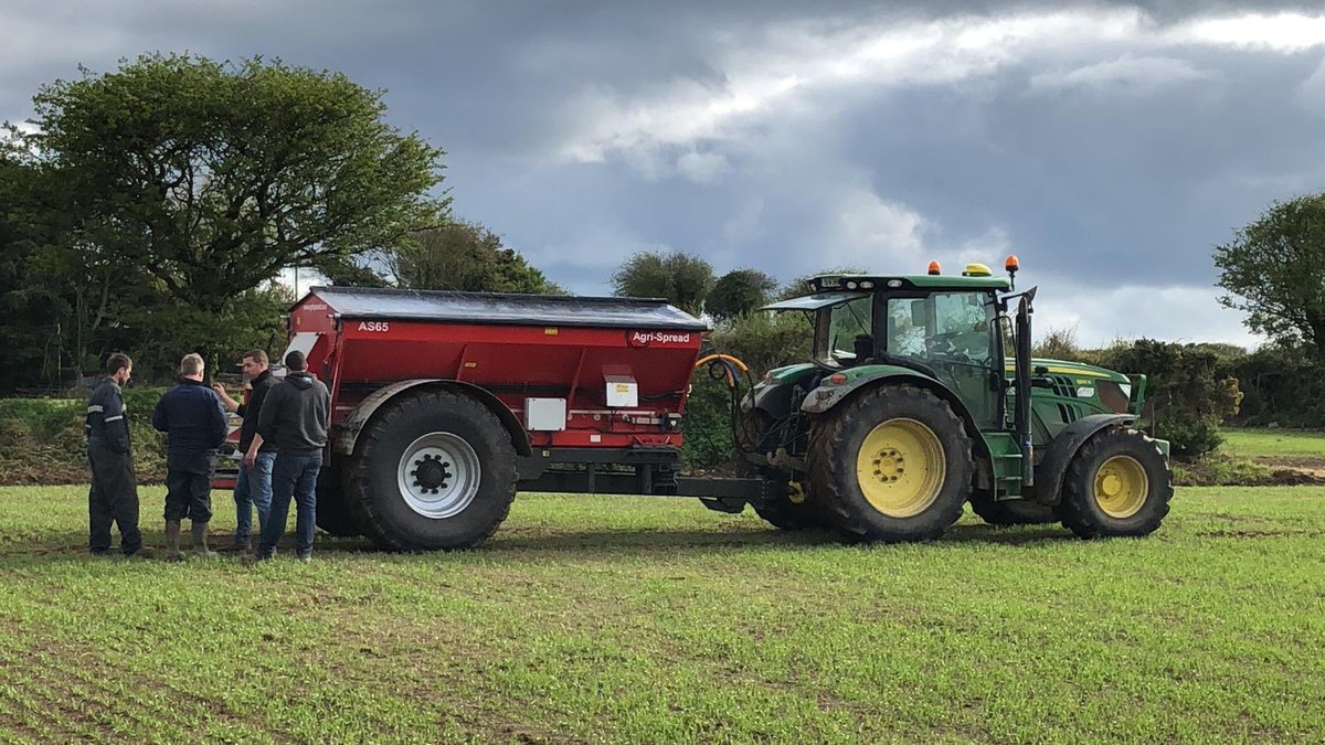 TheSpreaderGuys's tweet photo. Last weeks trip to #Ireland to see @agrispreadirl 👌✅🛠 #guinness would have been rude not to 🙄🍺 #traytest #fertiliser #spreader #DontGuessUseSCS https://t.co/fX68ZODuaX