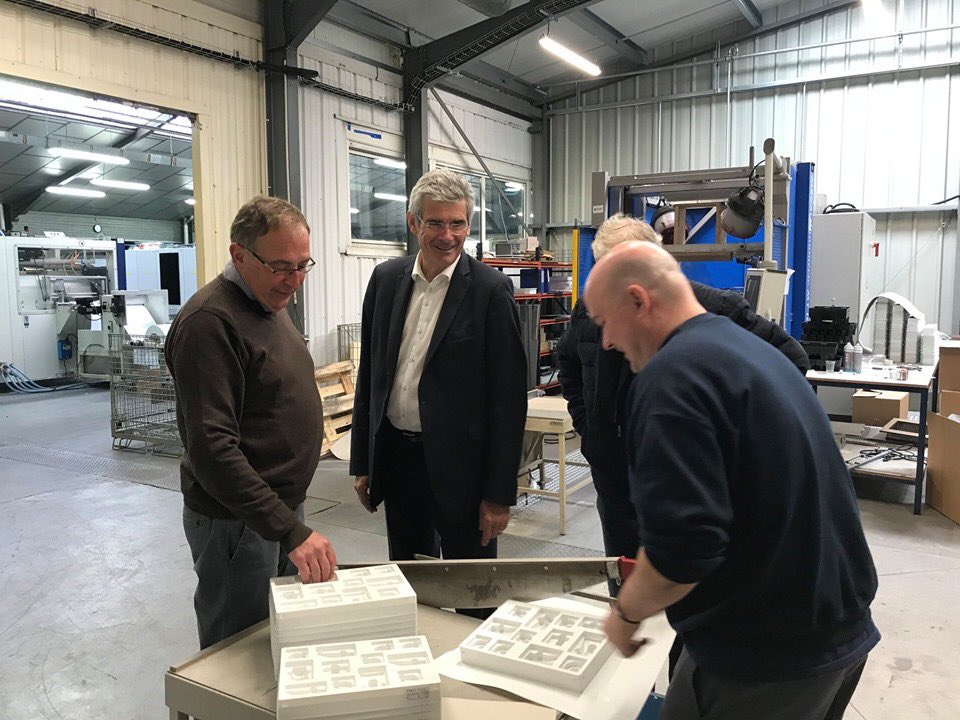 #Proximité Ce matin visite de l’entreprise par <a href="/JCTaugourdeau/">Jean-Charles Taugourdeau</a> député #MaineEtLoire 

On a parlé [PLASTIQUE] #Packaging, des solutions d’emballages mixtes, innovantes, créatives et bien sûr  recyclage, environnement, tri sélectif ♻️

#SavoirFaire #MadeInFrance 🇫🇷 #EcoSolutions