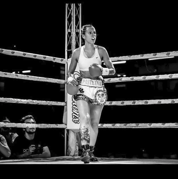 Chicas's tweet image. Nuestra invitada de hoy es @jpastranabox, campeona del mundo de boxeo.  Hablaremos de relaciones tóxicas de #GOT(sin spoilers, no os preocupéis) y más cosis. ¡A las 11:30h en @HoyPorHoy con @celiamontalban!