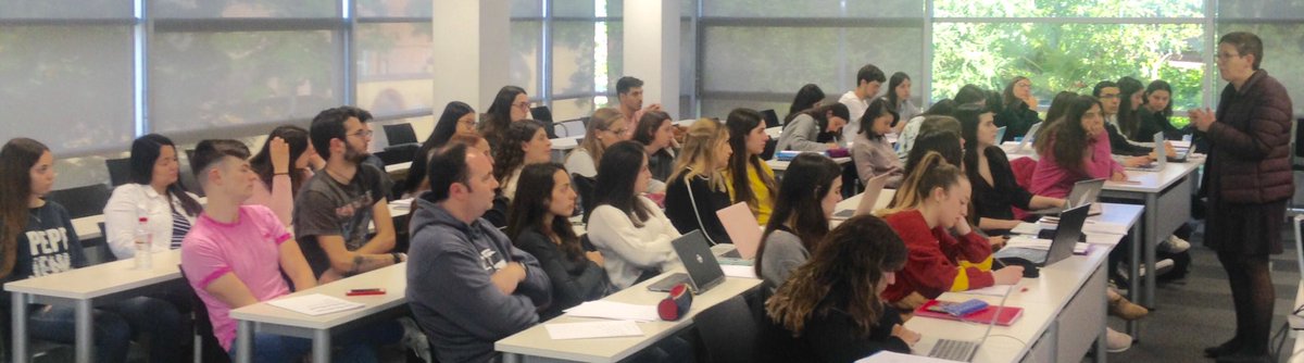 MariaDomingo's tweet photo. Gaudint a 1r Ed.Infantil i Primària @EducacioUIC. Avui, aprenent i debatent amb @coralregi sobre Organització Escolar i #transformacioeducativa. Ahir amb @jsilvajsilva últimes tendències educatives TIC i dispositius mòbils #RA, #RV... havent gamificat i geolocalitzat @eduloc_info https://t.co/M8GVt8sZru