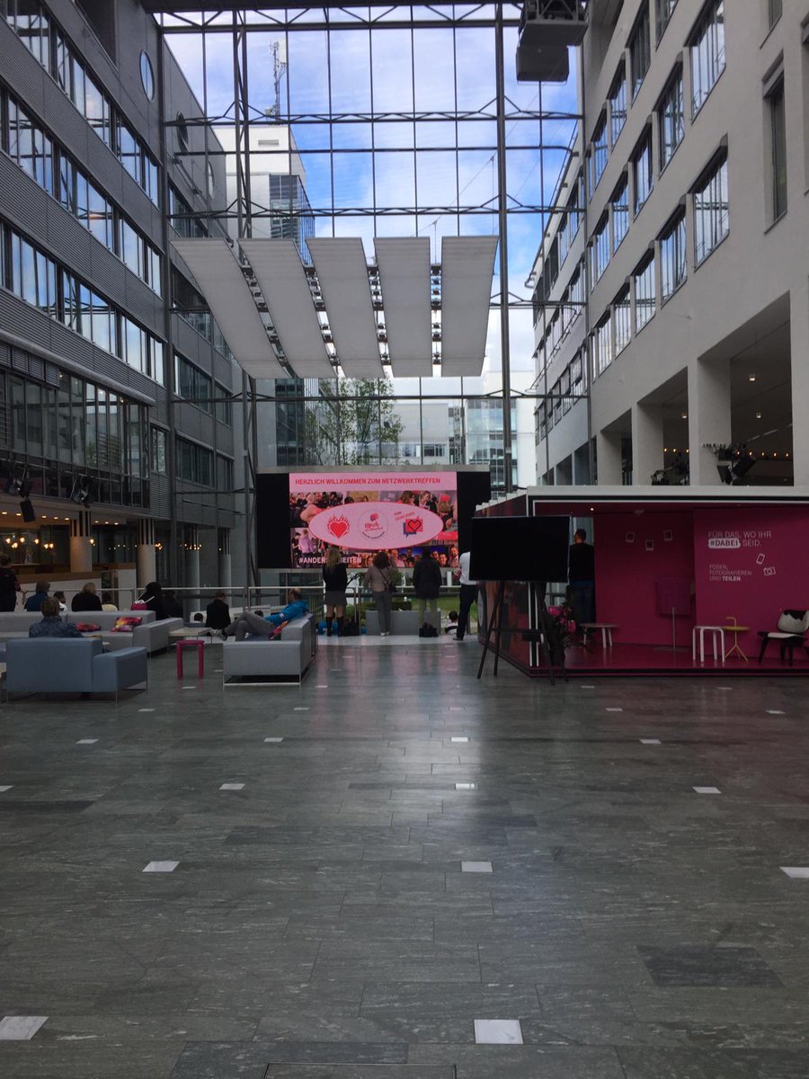 pe_es_ka's tweet image. Heute beim Netzwerktreffen der #TelekomBotschafter, #DieGuides und #Develovers in Bonn!