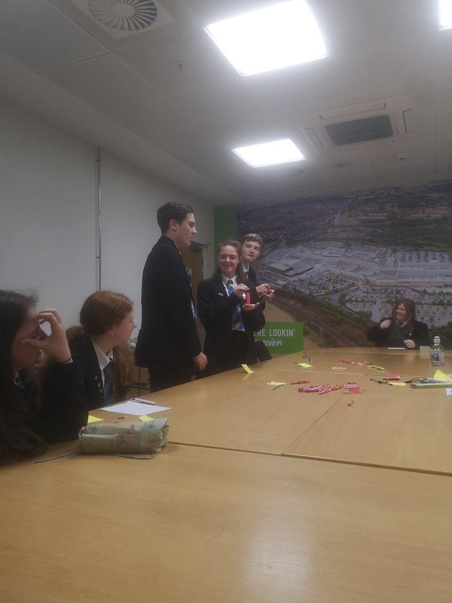 EduResourceBank's tweet image. #RT @AheadP_ship: A really passionate pitch for why we should buy this fantastic hilighter by students from @CrawshawAcademy. A passionate and informative pitch is the best way to capture your audience! @LandsecGroup @whiteroseleeds #madeforgood #madeins…